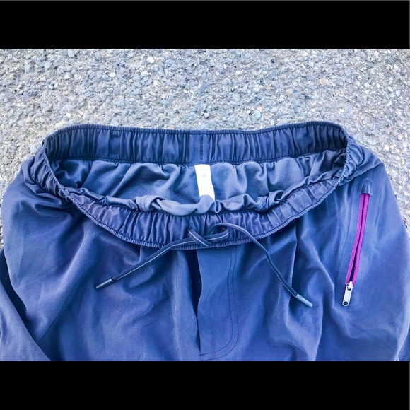 Men’s Lululemon Running Shorts - Picture 3 of 4